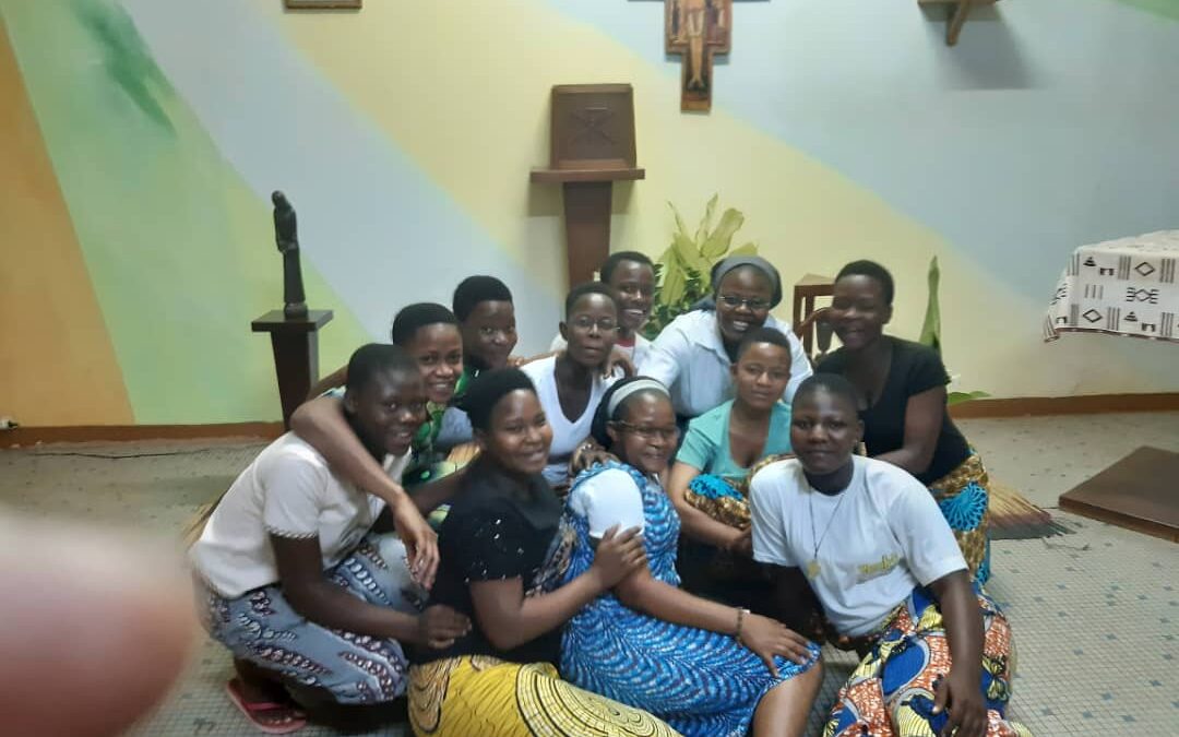 Angèle y Françoise renuevan sus votos en Benín