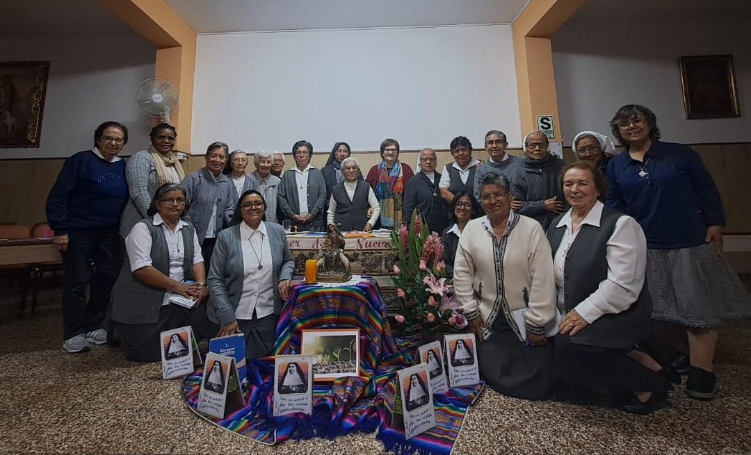 Encuentro de Mabel, Superiora General y Maribel, Coordinadora de la Región, con las comunidades de Perú